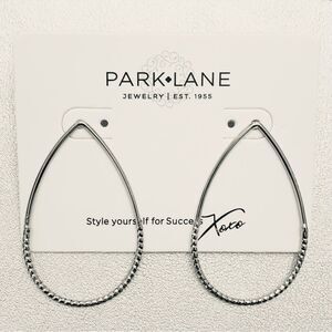 Park Lane | “Almond” Earrings | Silver